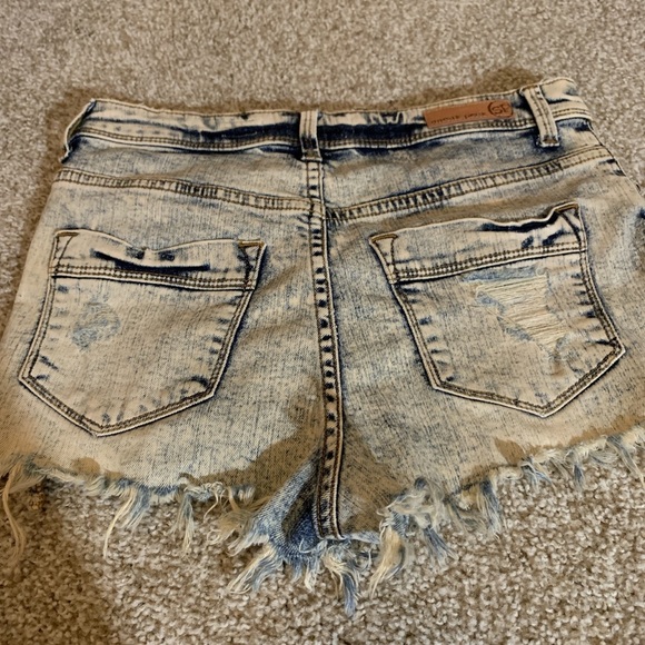 💌bundle3for15%off💌 ACID WASH RIPPED SHORTS! - Picture 3 of 4